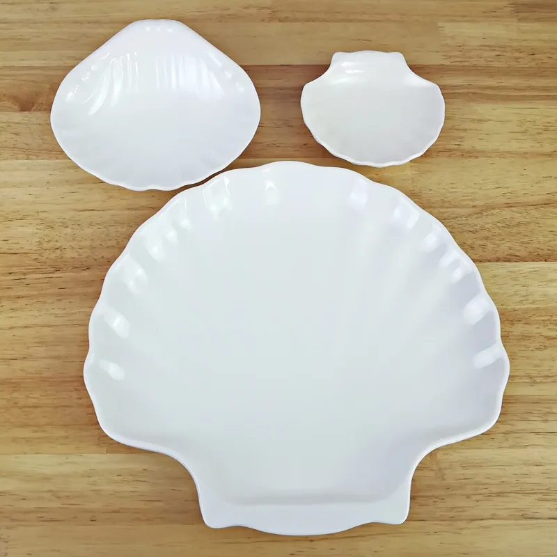 Assiette en forme de coquillage 